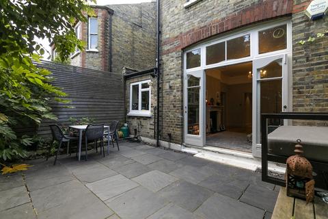 2 bedroom flat to rent, Glenmore Road, London NW3