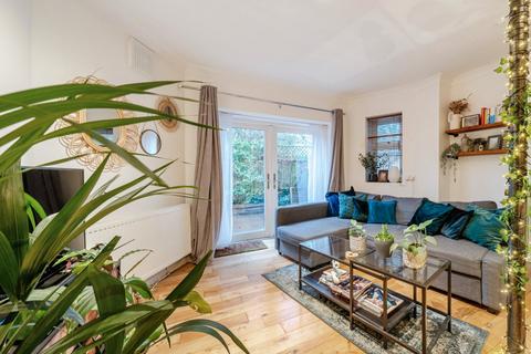 2 bedroom flat for sale, Kings Avenue, Clapham, London, SW4