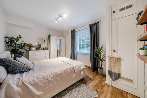 2 bedroom flat for sale, Kings Avenue, Clapham, London, SW4