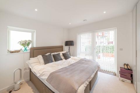 1 bedroom flat for sale, Wilkinson Close, Cricklewood, London, NW2