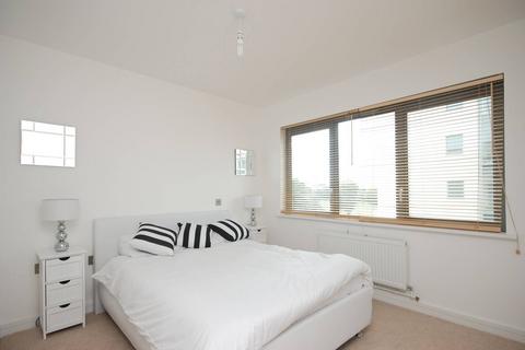 2 bedroom flat for sale, 2 Aqua Vista Square, London E3