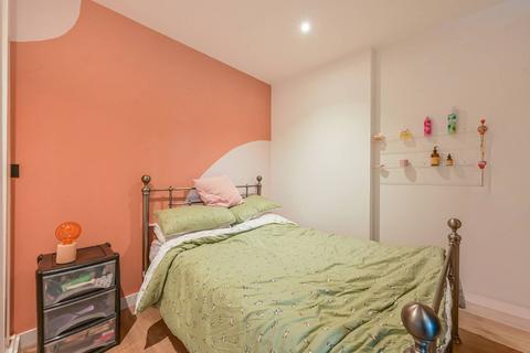 undefined, Headwater Point, London E3