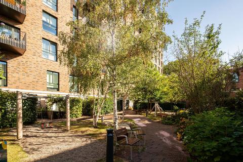 2 bedroom flat to rent, Heygate Street, Elephant and Castle, London, SE17