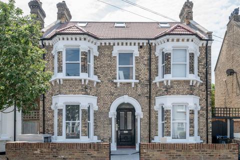 2 bedroom house to rent, Devonshire Road, Colliers Wood, London, SW19