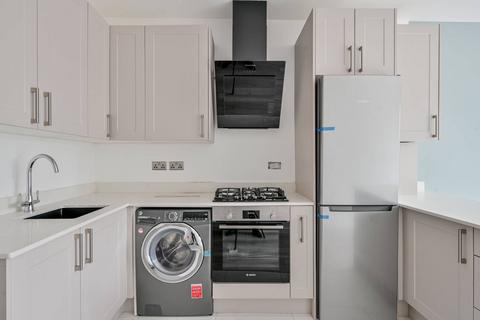 2 bedroom house to rent, Devonshire Road, Colliers Wood, London, SW19