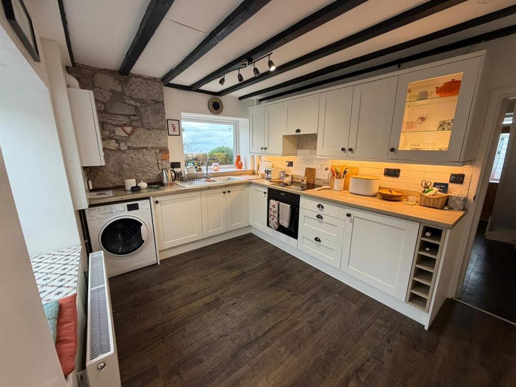 Kitchen 1.jpeg