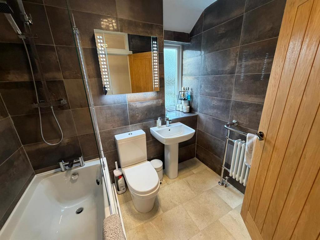 Bathroom 1.jpeg