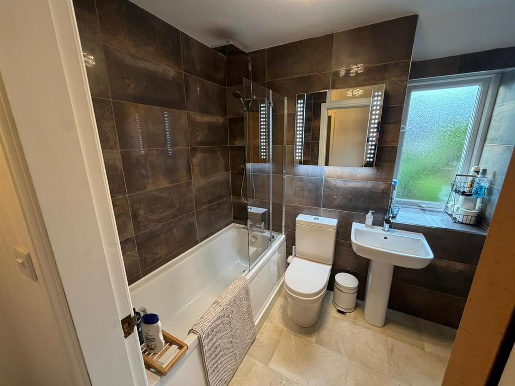 Bathroom 2.jpeg