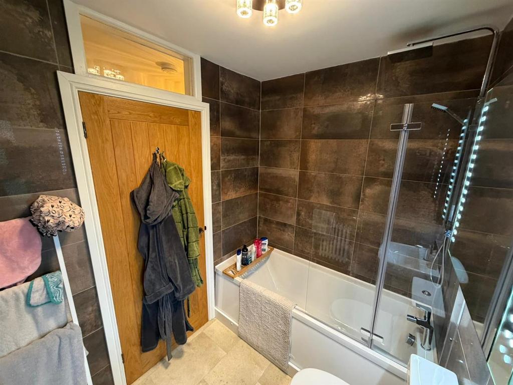 Bathroom 4.jpeg