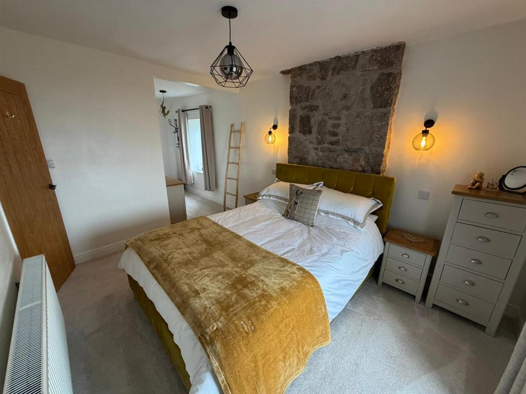 Bedroom 1.jpeg