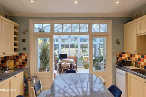 4 bedroom end of terrace house for sale, Brookside, East Barnet EN4