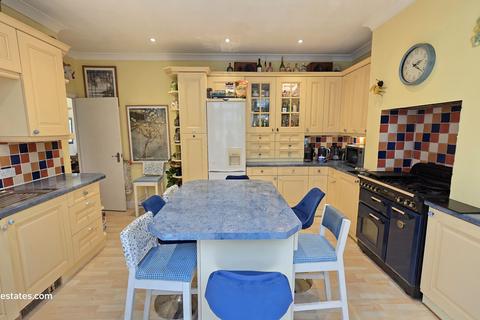 4 bedroom end of terrace house for sale, Brookside, East Barnet EN4