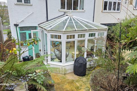 4 bedroom end of terrace house for sale, Brookside, East Barnet EN4