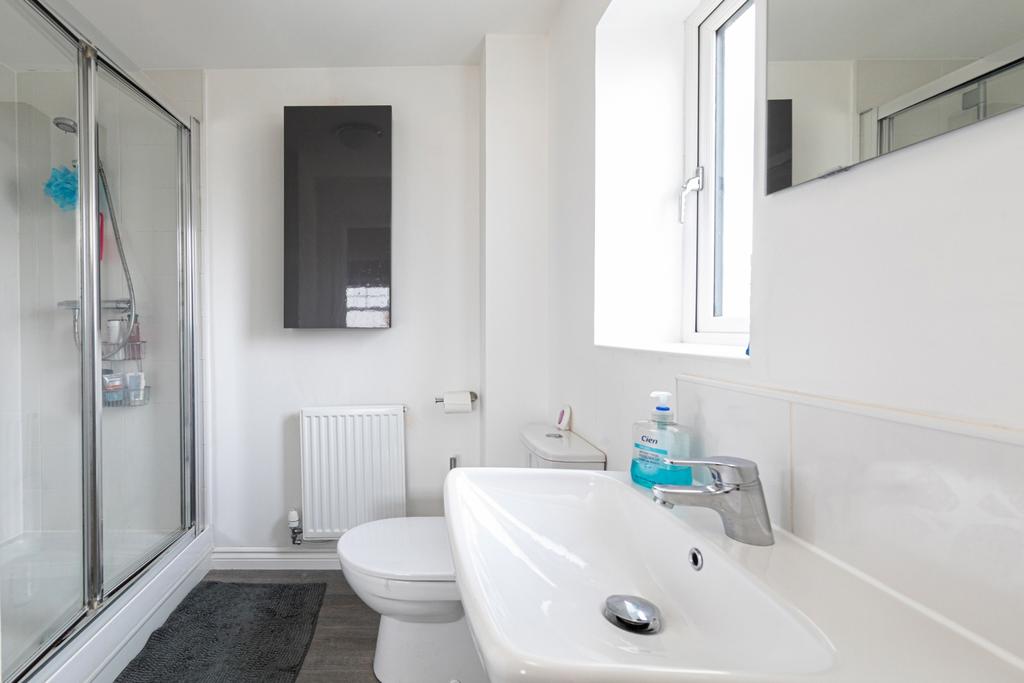 Master bedroom en suite
