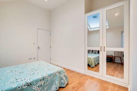 undefined, Chiswick High Road, Chiswick, London, W4