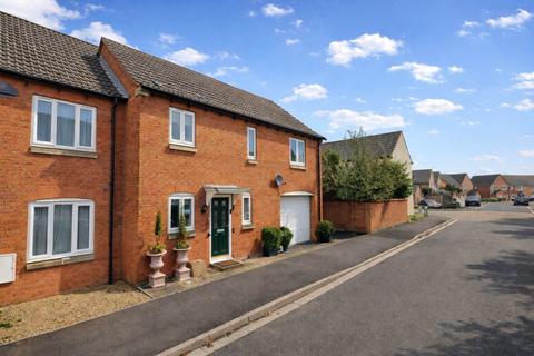 undefined, Locking Castle*Offers Invited*Three Double Bedrooms*Garden Room with Log Burner*Conservatory*