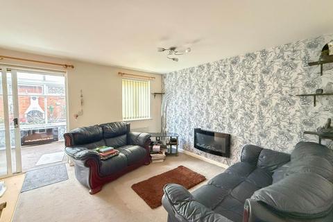undefined, Locking Castle*Offers Invited*Three Double Bedrooms*Garden Room with Log Burner*Conservatory*