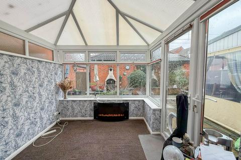 undefined, Locking Castle*Offers Invited*Three Double Bedrooms*Garden Room with Log Burner*Conservatory*