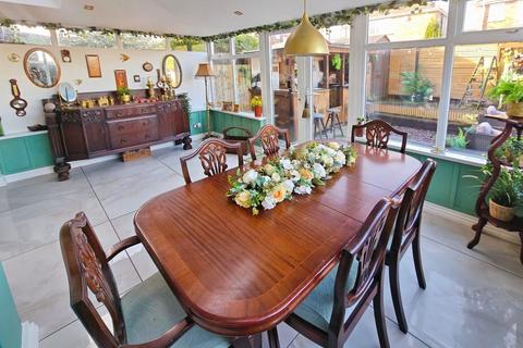 3 bedroom semi-detached house for sale, Saddleback Crescent, Wigan WN5