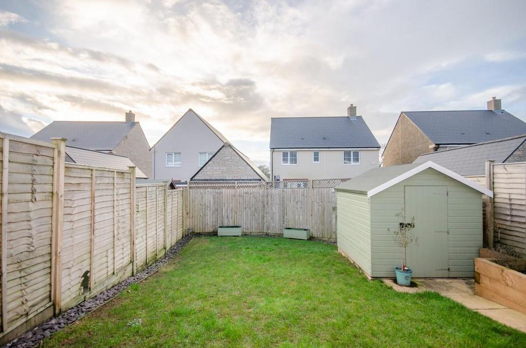 Rear garden pic 2.jpg