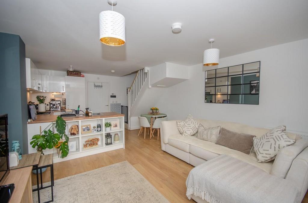 Living room pic 4.jpg