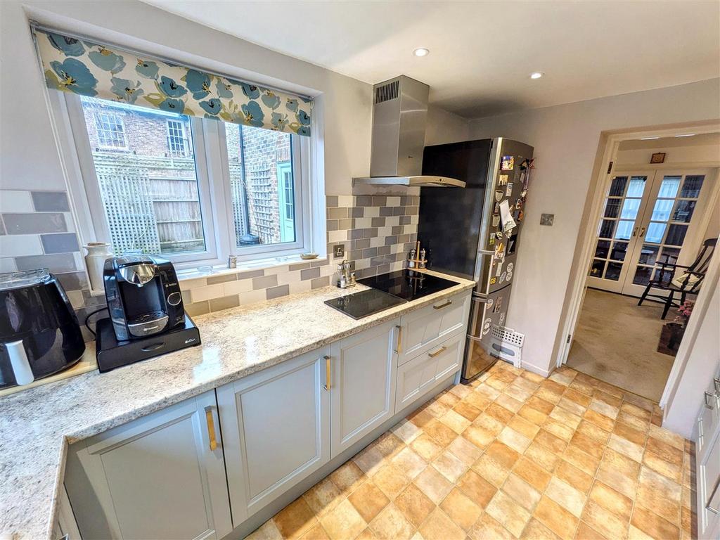 Kitchen 2 new.jpg