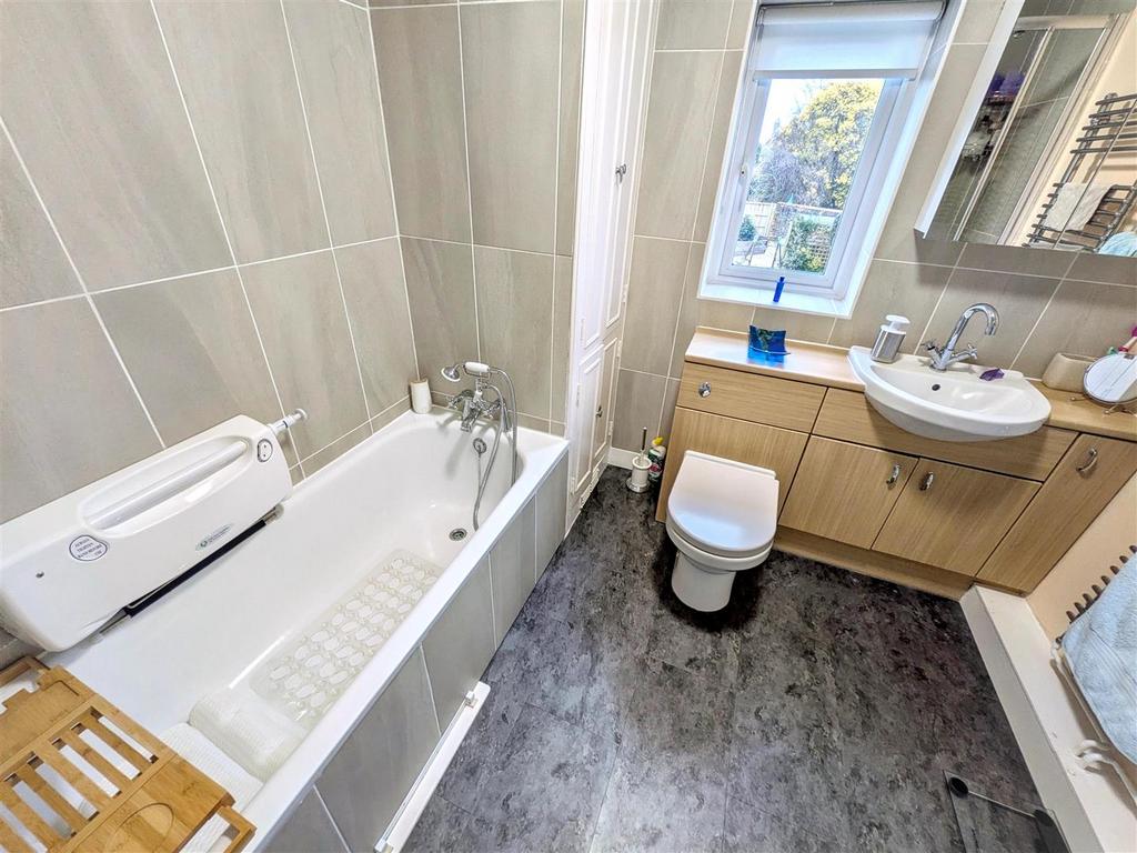 Bathroom new.jpg