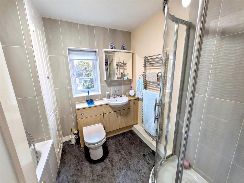 Bathroom 1 new.jpg