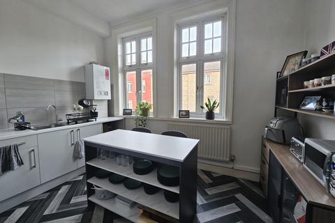 1 bedroom apartment to rent, Garratt Lane, London SW18