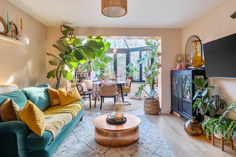 2 bedroom terraced house for sale, Hillcrest, Weybridge, KT13