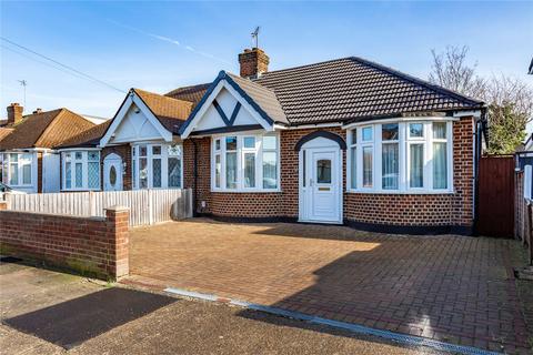 2 bedroom bungalow for sale, Kempton Avenue, Hornchurch, RM12