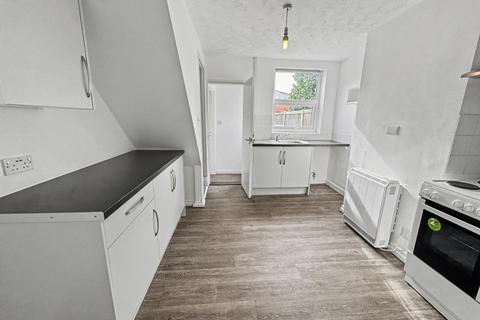 2 bedroom terraced house to rent, Parade Road, Ipswich IP4