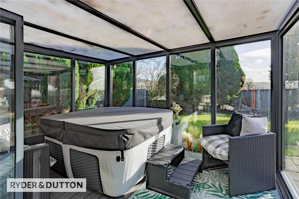 Jacuzzi Glasshouse