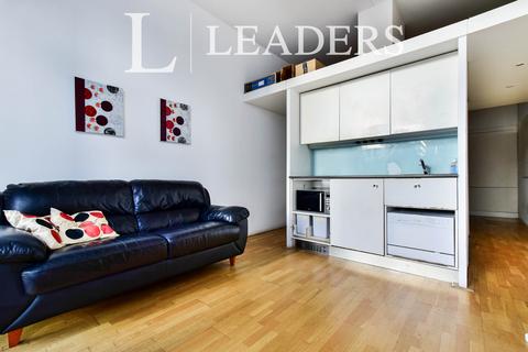 undefined, Abito, 85 Greengate, M3