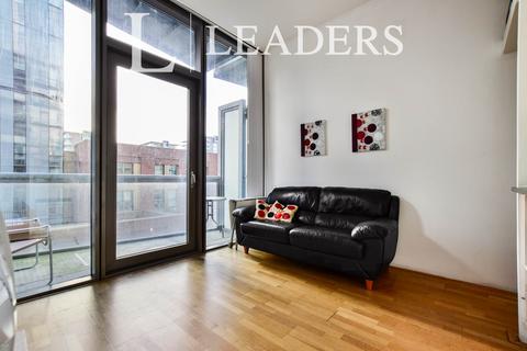 undefined, Abito, 85 Greengate, M3