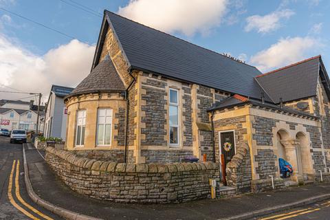 3 bedroom end of terrace house for sale, Commercial Street, Griffithstown, NP4