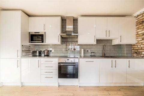 2 bedroom flat for sale, Chicksand Street, London E1
