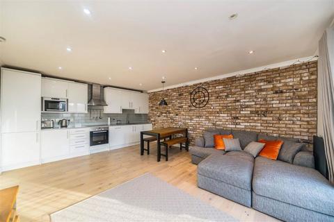 2 bedroom flat for sale, Chicksand Street, London E1