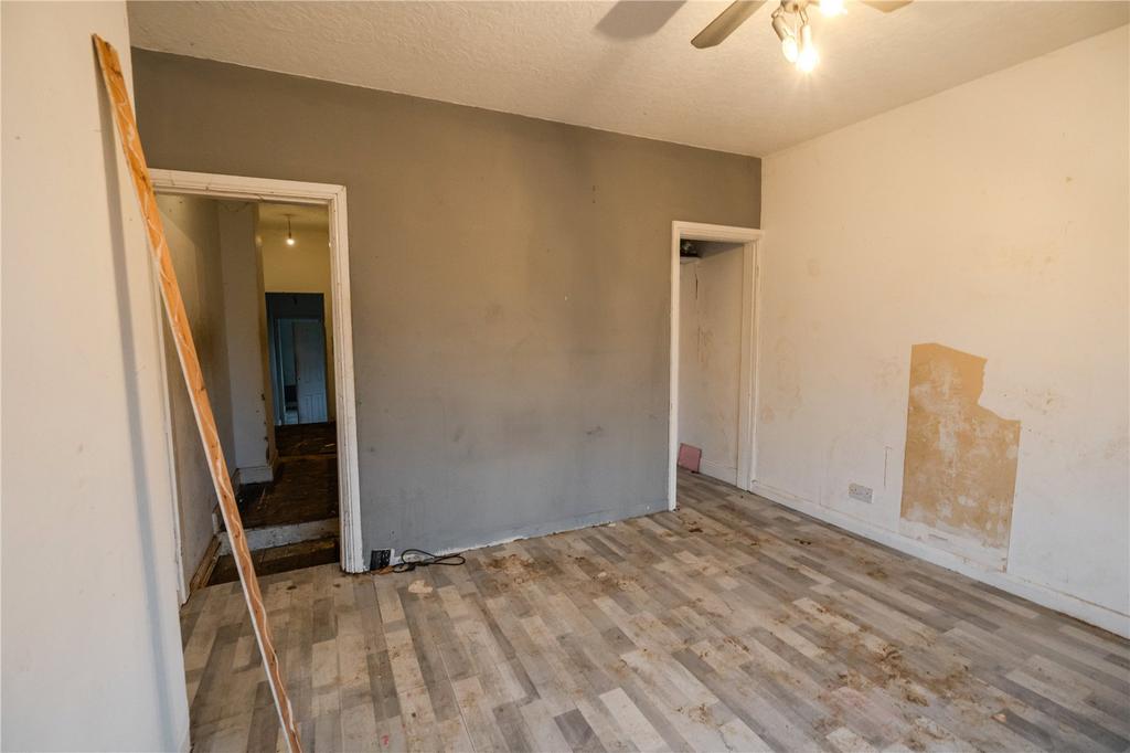 Bedroom 1 (2)