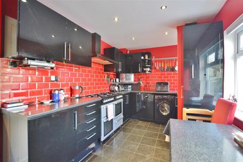 3 bedroom end of terrace house for sale, Cornwall Avenue, Slough, Slough