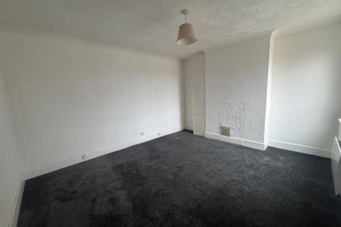 2 bedroom flat to rent, Ashley Road, Poole, BH14