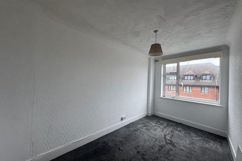 2 bedroom flat to rent, Ashley Road, Poole, BH14