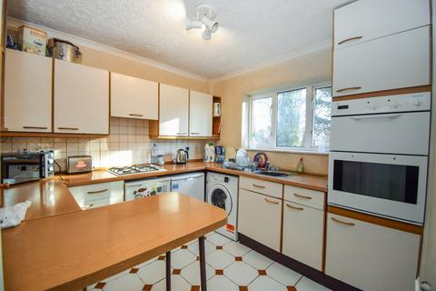 2 bedroom maisonette for sale, Thirlmere Avenue, Near Burnham, Berkshire, SL1