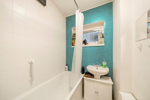 2 bedroom flat for sale, Rennie Estate, London SE16