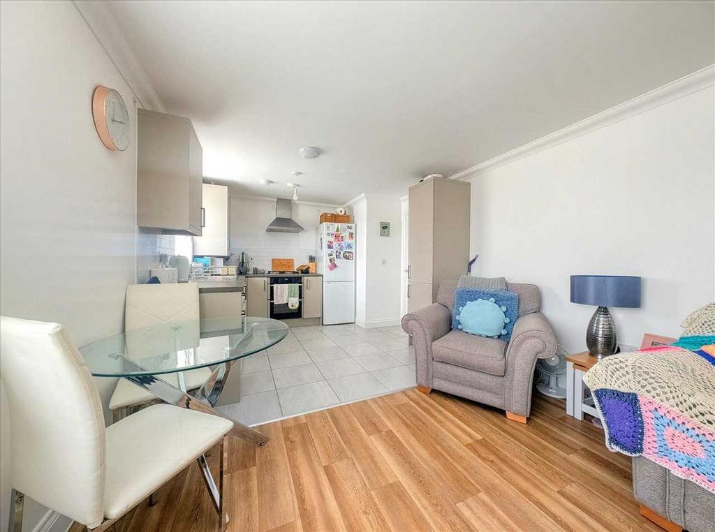 Kitchen / Lounge /