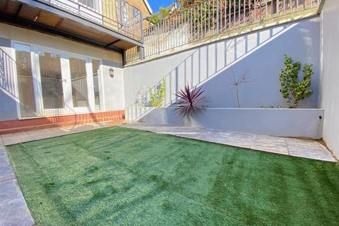 2 bedroom apartment to rent, Castlebar Road, Ealing, Ealing