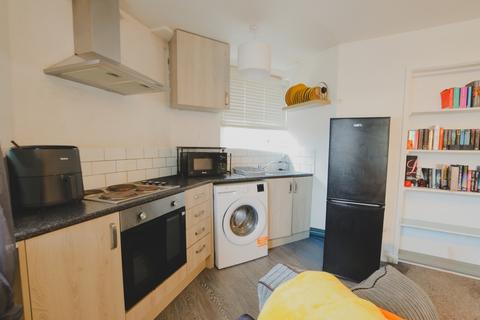 1 bedroom flat for sale, Parade Square, Lostwithiel, Cornwall, PL22