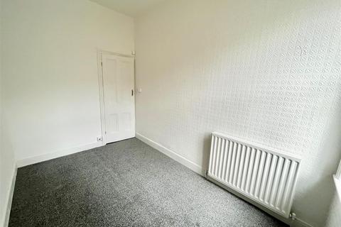 2 bedroom flat to rent, Whitehall Road, Bensham, Gateshead