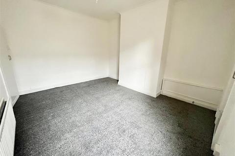 2 bedroom flat to rent, Whitehall Road, Bensham, Gateshead
