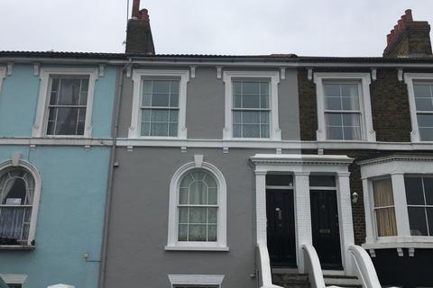 1 bedroom flat to rent, Marine Parade, Sheerness ME12